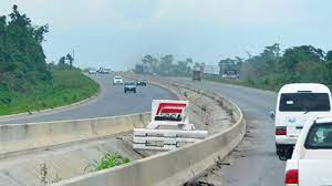 One dies, 10 injured in Lagos-Ibadan expressway road crash